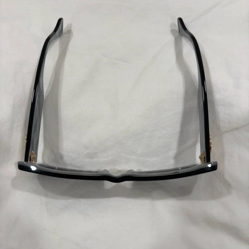 Gucci Fluo Rectangular Sunglasses in Shiny Black & Grey Solid - Picture 4 of 13